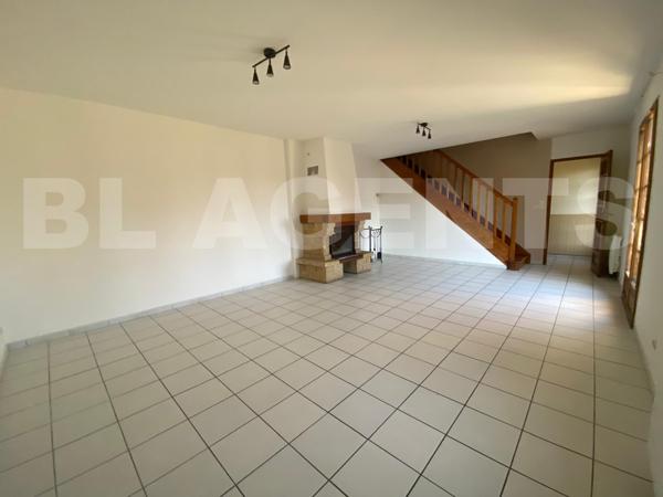 Pavillon de 133 m2 avec 5 chambres à Aigné