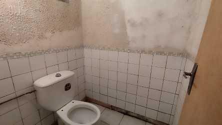 Maison de ville 108 m2, avec jardin, à rénover.