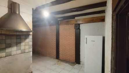 Maison de ville 108 m2, avec jardin, à rénover.