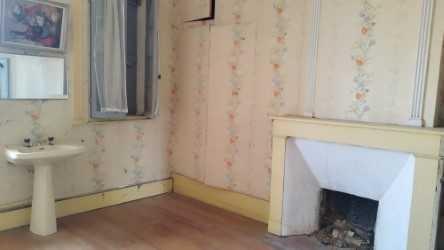 Maison de ville 108 m2, avec jardin, à rénover.