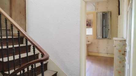 Maison de ville 108 m2, avec jardin, à rénover.