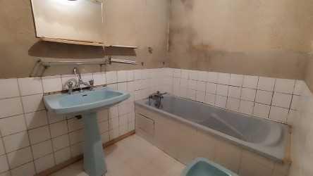 Maison de ville 108 m2, avec jardin, à rénover.