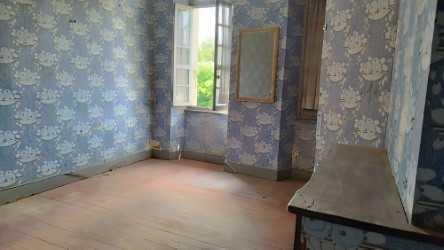 Maison de ville 108 m2, avec jardin, à rénover.