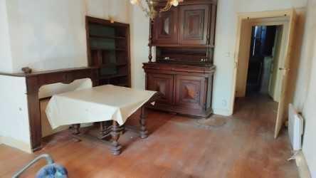 Maison de ville 108 m2, avec jardin, à rénover.