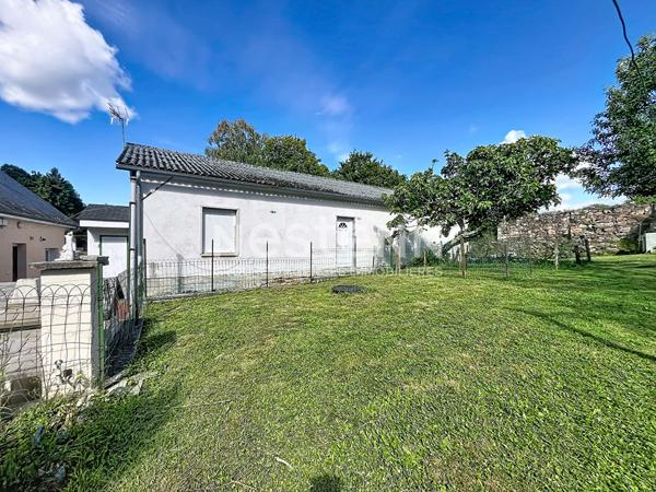 Ensemble immobilier de rapport avec commerce, logements et maison ? Saint-Germain-les-Vergnes