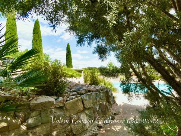 Villa méditerranéenne à vendre 5 pièces-JUVIGNAC (34)-197 m²utiles–3,4 chambres-sous-sol 182m2-garage double-Piscine