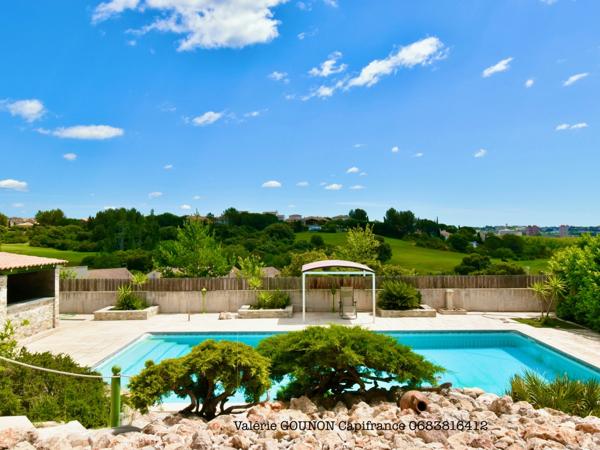 Villa méditerranéenne à vendre 5 pièces-JUVIGNAC (34)-197 m²utiles–3,4 chambres-sous-sol 182m2-garage double-Piscine