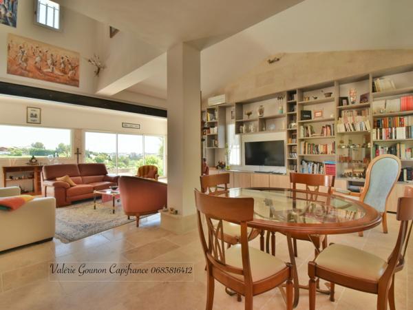 Villa méditerranéenne à vendre 5 pièces-JUVIGNAC (34)-197 m²utiles–3,4 chambres-sous-sol 182m2-garage double-Piscine