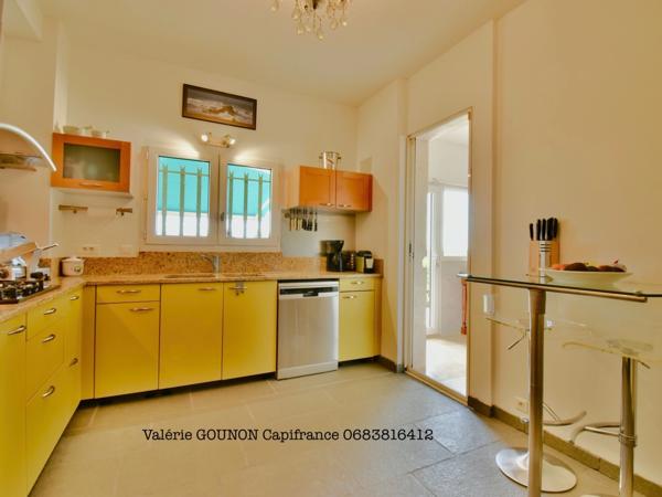 Villa méditerranéenne à vendre 5 pièces-JUVIGNAC (34)-197 m²utiles–3,4 chambres-sous-sol 182m2-garage double-Piscine