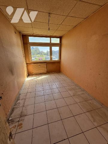 Appartement T4 (environ 75 m² habitables) situé au RDC