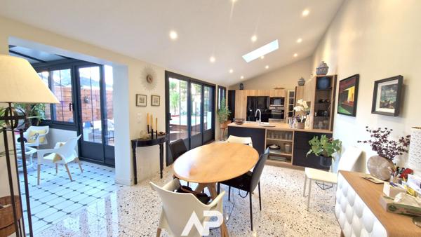 Maison bourgeoise - 2 min des Parcs - La Rochelle €1 080 000 ** - Référence ND643