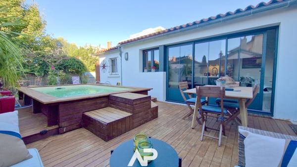 Maison bourgeoise - 2 min des Parcs - La Rochelle €1 080 000 ** - Référence ND643