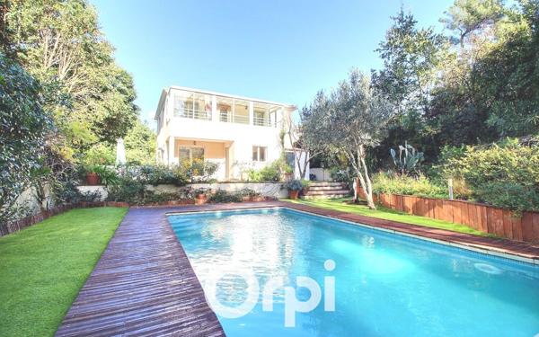 Maison à vendre    5 pièces • 140 m2 Marseille 12