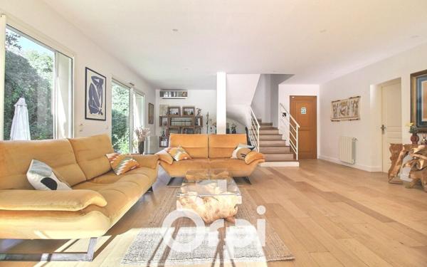 Maison à vendre    5 pièces • 140 m2 Marseille 12