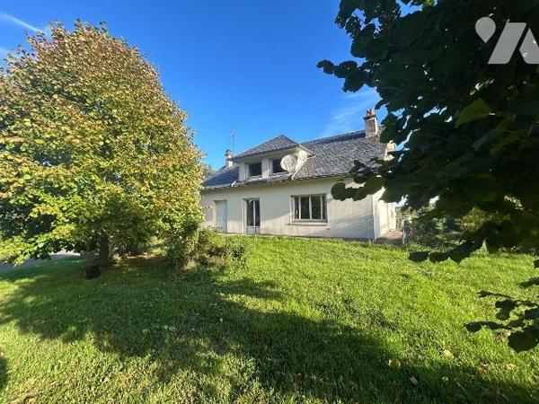 A Anglards-de-Salers (CANTAL), découvrez cette spacieuse maison individuelle de 138 m² environ,...