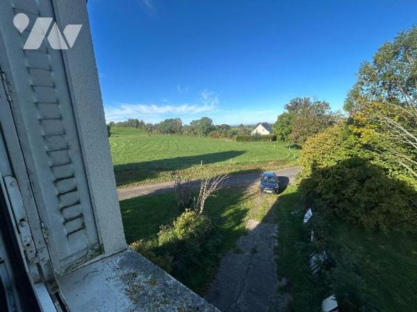 A Anglards-de-Salers (CANTAL), découvrez cette spacieuse maison individuelle de 138 m² environ,...