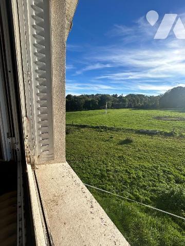 A Anglards-de-Salers (CANTAL), découvrez cette spacieuse maison individuelle de 138 m² environ,...