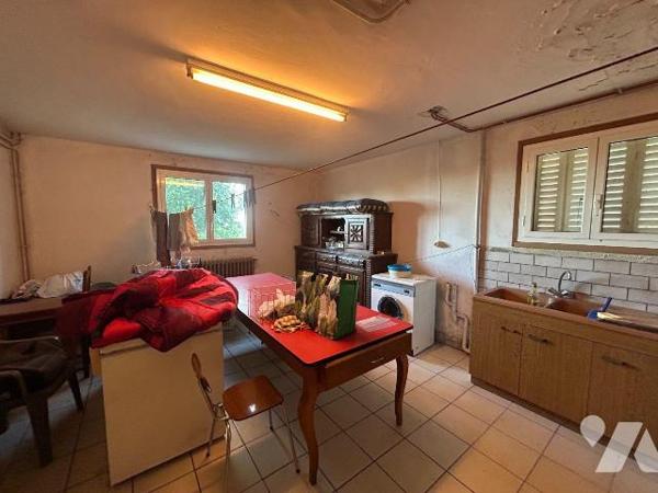 A Anglards-de-Salers (CANTAL), découvrez cette spacieuse maison individuelle de 138 m² environ,...