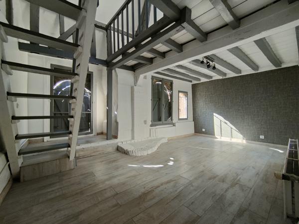 HYPER CENTRE VILLE, MAISON ANCIENNE DE CARACTERE AVEC STUDIO ET JARDIN DE 140 M² HAB DANS RUE PIETONNE Beauvais (60000)