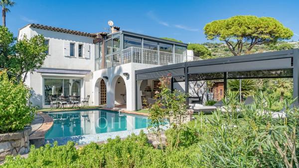 Ravissante villa avec piscine proche centre-ville