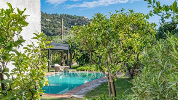 Ravissante villa avec piscine proche centre-ville