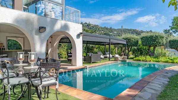 Ravissante villa avec piscine proche centre-ville