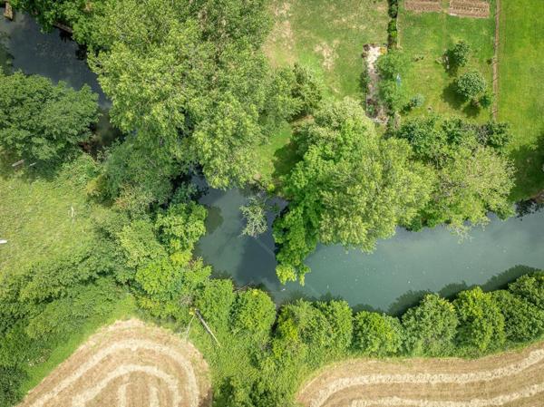 PROPRIÉTÉ EXCEPTIONNELLE EN BORD DE SÈVRE