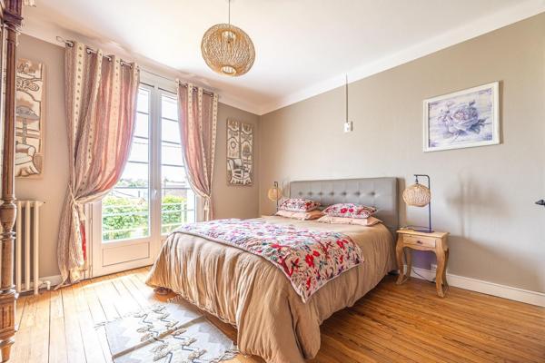 PROPRIÉTÉ EXCEPTIONNELLE EN BORD DE SÈVRE