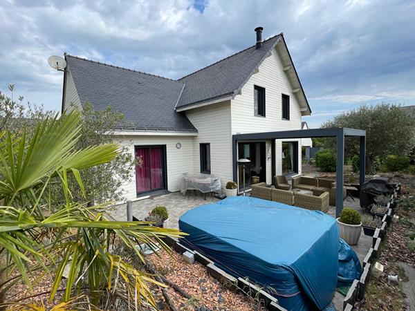 Maison Longue Jumelles contemporaine proche centre bourg