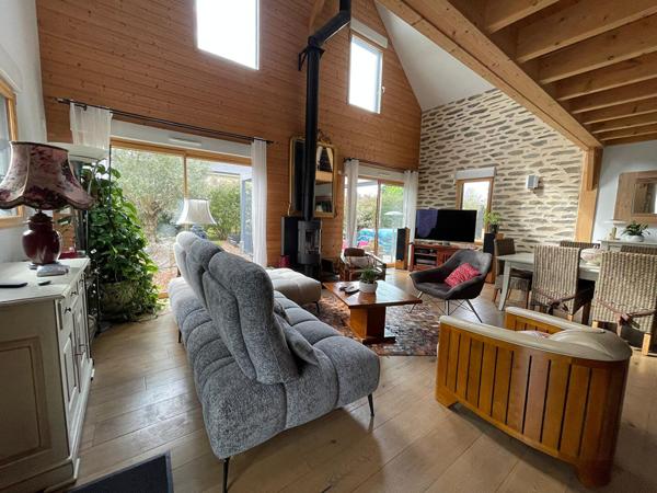 Maison Longue Jumelles contemporaine proche centre bourg