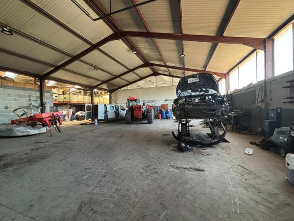 Ancien garage avec magasin