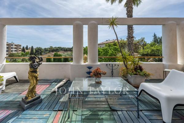Bandol – Villa de caractère avec piscine, vue sur le parc du Canet et plages à pied