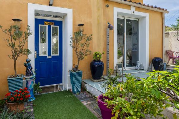 Bandol – Villa de caractère avec piscine, vue sur le parc du Canet et plages à pied