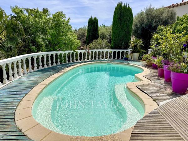 Bandol – Villa de caractère avec piscine, vue sur le parc du Canet et plages à pied