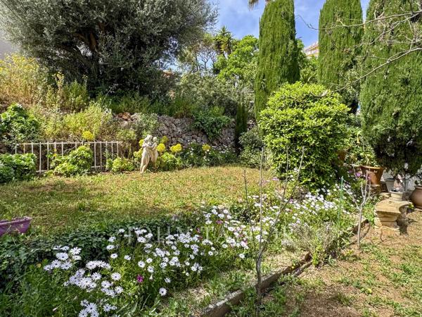 Bandol – Villa de caractère avec piscine, vue sur le parc du Canet et plages à pied