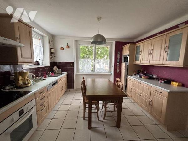 Gouesnou - Maison familiale de 136 m² avec vie de plain-pied et jardin

Située à Gouesnou, da...