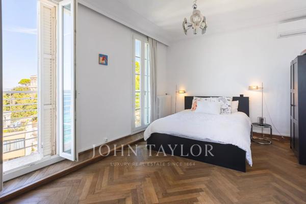 Maison Art Déco en première ligne sur la Corniche
