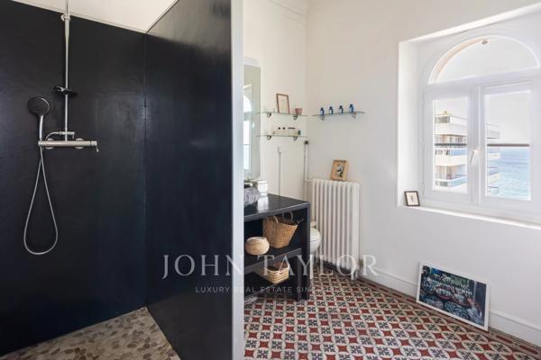 Maison Art Déco en première ligne sur la Corniche