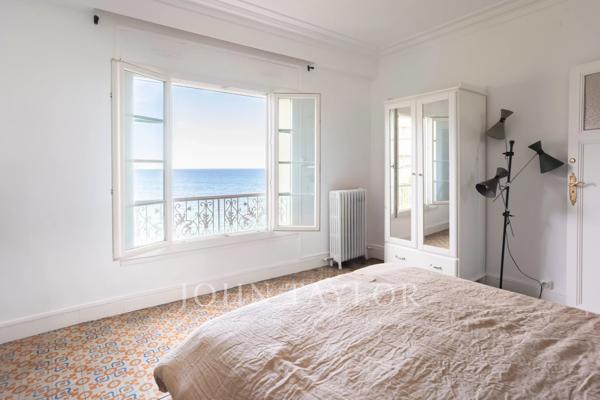 Maison Art Déco en première ligne sur la Corniche