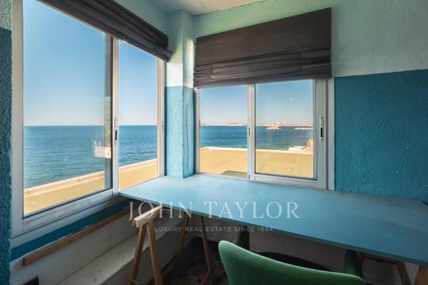 Maison Art Déco en première ligne sur la Corniche