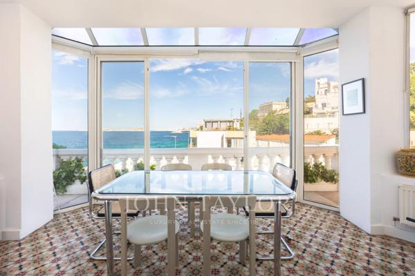 Maison Art Déco en première ligne sur la Corniche