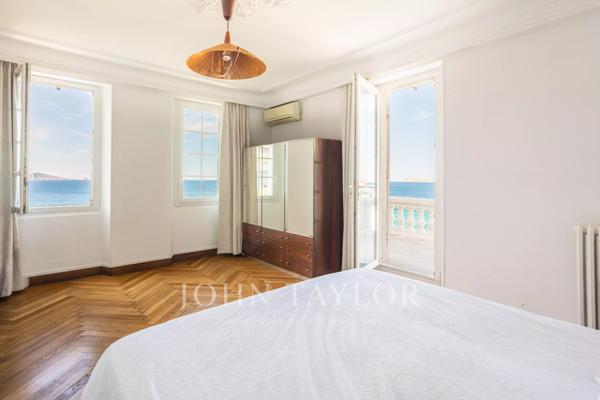 Maison Art Déco en première ligne sur la Corniche