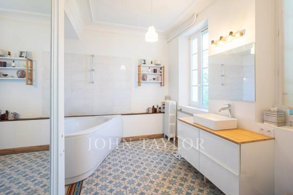Maison Art Déco en première ligne sur la Corniche