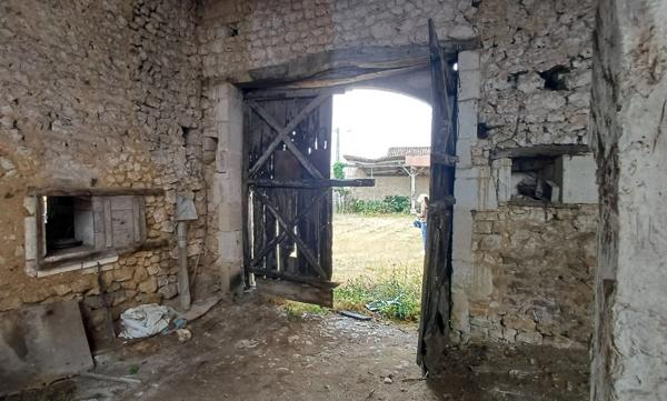 Maison à vendre, corps de ferme à rénover, 5 pièces ROULLET SAINT ESTEPHE (16)