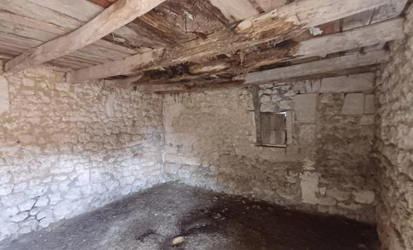 Maison à vendre, corps de ferme à rénover, 5 pièces ROULLET SAINT ESTEPHE (16)