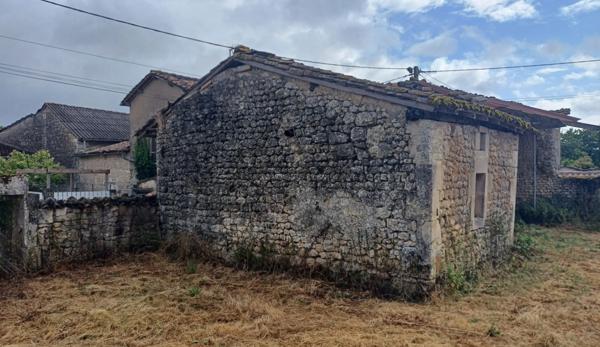 Maison à vendre, corps de ferme à rénover, 5 pièces ROULLET SAINT ESTEPHE (16)