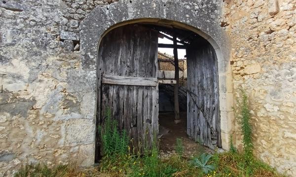 Maison à vendre, corps de ferme à rénover, 5 pièces ROULLET SAINT ESTEPHE (16)