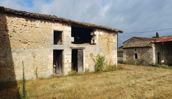 Maison à vendre, corps de ferme à rénover, 5 pièces ROULLET SAINT ESTEPHE (16)