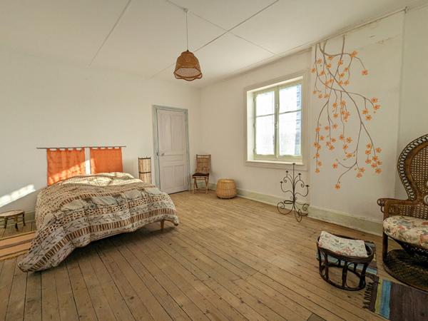 Maison Saint Seine En Bâche 8 pièce(s) 200 m² sur un terrain clos et plat de 5300 m²