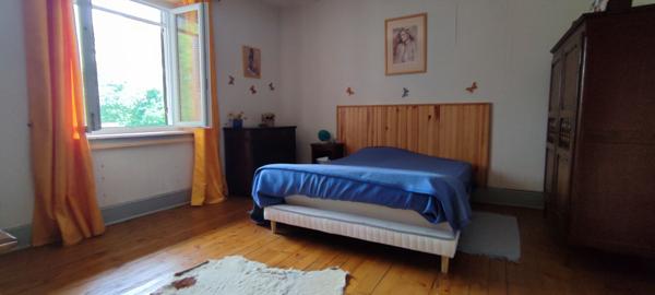 Maison Saint Seine En Bâche 8 pièce(s) 200 m² sur un terrain clos et plat de 5300 m²